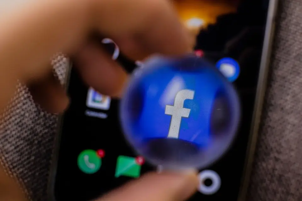 Facebook икона на мобилен телефон